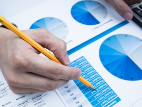 <p><strong>Geçici İthalat Rejimi</strong><br>&nbsp;</p><p>Geçici ithalat yoluyla ülkemize getirilen eşyalar ile ilgili, firmaların ek süre ihtiyacı duyarak eşyanın Türkiye’de kalma süresi uzatımı talebinde bulunulması durumunda, söz konusu eşyaların geçici ithal amacına uygun olarak kullanılıp kullanılmadığı ve elde edilen ürünlerin uygun oranlarda ihraç edilip edilmediğinin yerinde ve firma dosyası üzerinden incelenerek tespiti ve gümrük idaresine ibraz edilmek üzere raporlanması.<br>&nbsp;</p><p><strong>Gümrük Kontrolü Altında İşleme Rejimi</strong><br>&nbsp;</p><p>Rejim konusu olan ve Türkiye’ye gümrük idaresinin kontrolü altında işlenmek üzere getirilen eşyalar ile ilgili, ithalatçı firmaya verilen gümrük izninin ibra işlemi kapsamında, ithal eşya, işlem gören eşya, ithalat ve üretim belgelerinin karşılaştırmalı incelenmesi, alınan sonuçlara göre tespit raporu düzenlenerek, ithalatçının söz konusu gümrük işlemleri itibariyle idare nezdinde ibrasının sağlanması.<br><br><strong>Nihaî Kullanım</strong><br>&nbsp;</p><p>Gümrük idaresi tarafından bu kapsamda onaylanan bir ithalatla getirilen eşyanın, öngörülen sürede nihaî kullanıma tahsis edilip edilmediği ve öngörülen amaçlar için kullanılıp kullanılmadığının, gerek gümrük ve firma ithalat kayıtları ve gerekse nihaî kullanıma konu eşya ile ilgili bütün üretim sürecine ilişkin firma muhasebe kayıtlarının eşyanın bulunduğu yer ve firma faaliyet adresinde yapılacak incelemeler ile tespit edilerek, düzenlenecek raporun gümrük idaresine iletilmesi ile ithalatçının teminat iadesi alabilmesinin sağlanması.<br><br><strong>Dahilde İşleme Rejimi</strong><br>&nbsp;</p><p>Gümrük idarelerince verilen dahilde işleme izni kapsamında, söz konusu dahilde işlemenin idarece verilen süre içinde yetiştirilememesi durumunda, ithalatçının ihtiyaç duyduğu süre uzatımlarına esas teşkil edecek işlemlerin tespiti.<br><br><strong>Menşe ve Dolaşım Belgelerinin Sonradan Kontrolü</strong><br><br>Uluslararası ticarette kullanılan ATR Dolaşım Belgeleri, EUR1, EUR.MED, INF4 ve EU2 belgeleri ile ilgili sonradan kontrol ve belge düzenlenmesinin temini ve belgelerin ait olduğu eşyaların serbest dolaşım statüsünün belirlenmesi ile ilgili belgelerin menşe kurallarına uygunluğunun tespiti amacıyla gerekli incelemelerin yapılarak raporlanması.</p><p>&nbsp;</p>